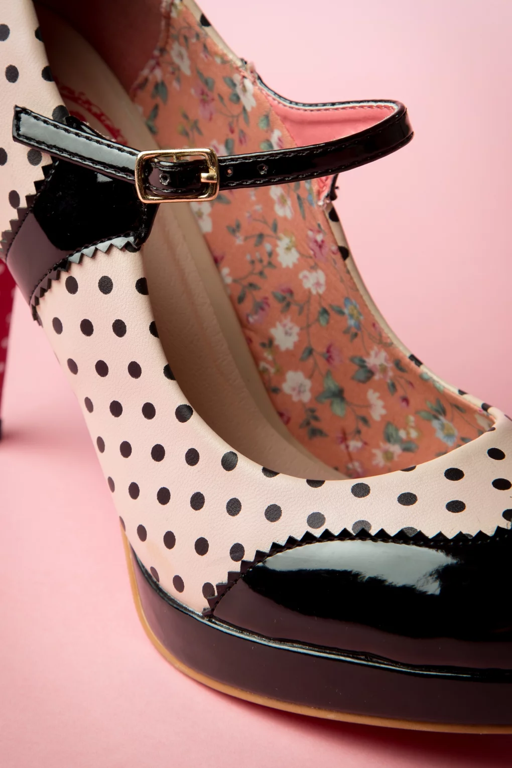Retro Mary Jane Pumps