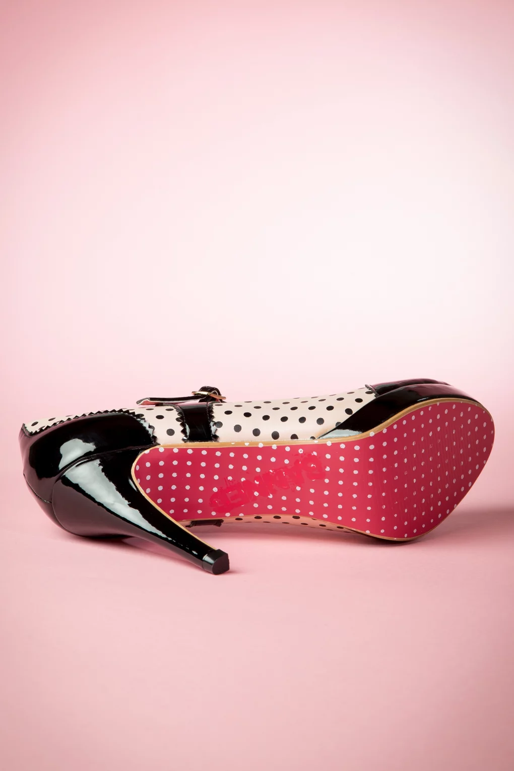 Retro Mary Jane Pumps