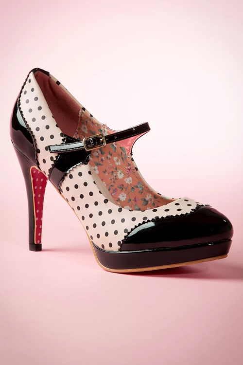 Retro Mary Jane Pumps