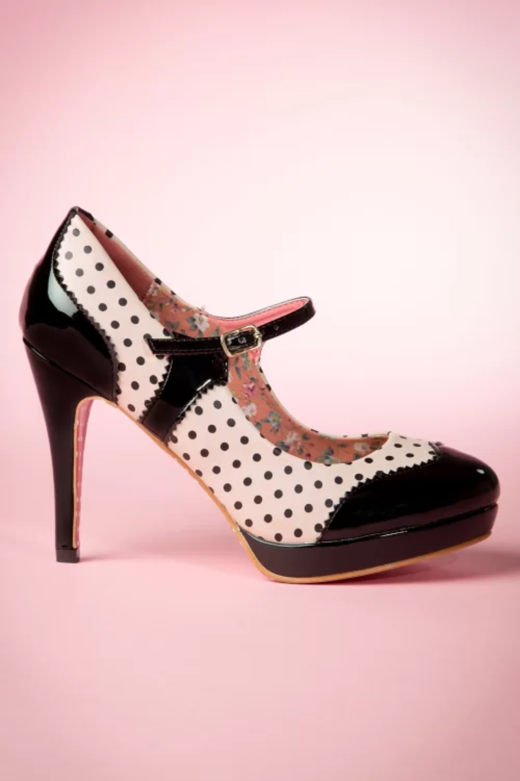 Retro Mary Jane Pumps